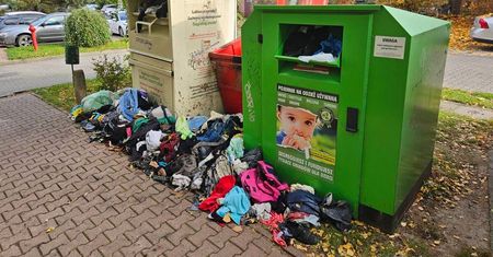 Ktoś podpalił kontener na używaną odzież. Na miejscu interweniowali strażacy