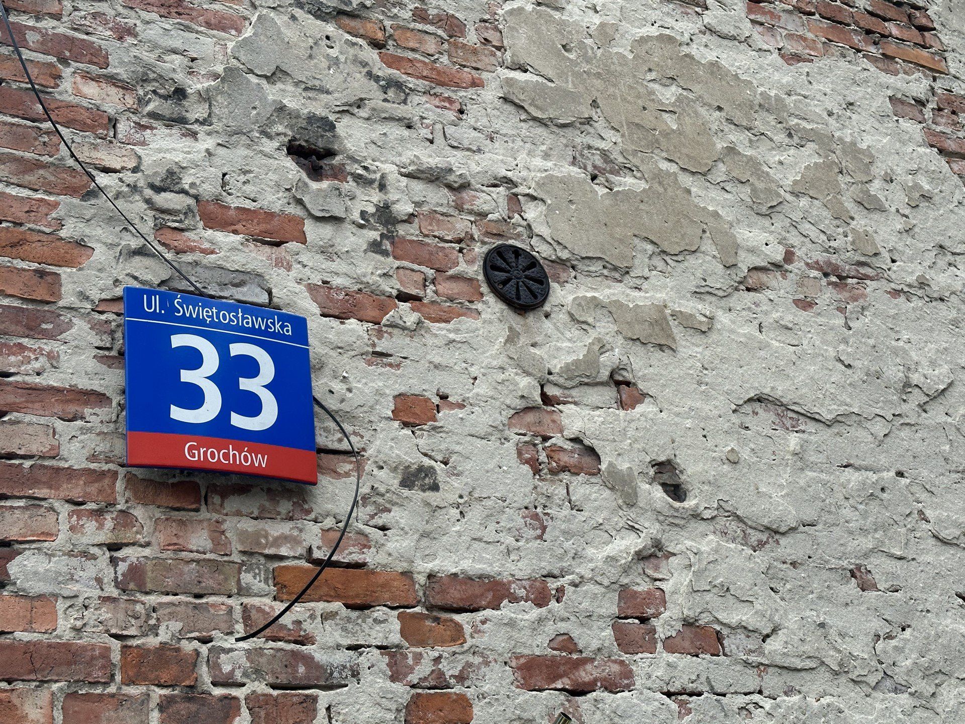 Budynek przy Świętosławskiej 33