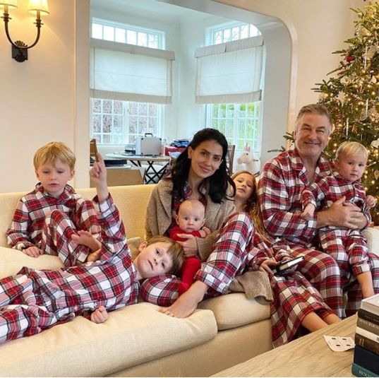 Alec Baldwin i Hilaria Thomas Baldwin z dziećmi