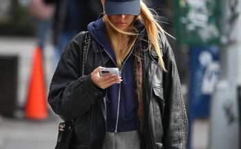 "Ekologiczna skóra" to mit. Ekspertka stawia sprawę jasno