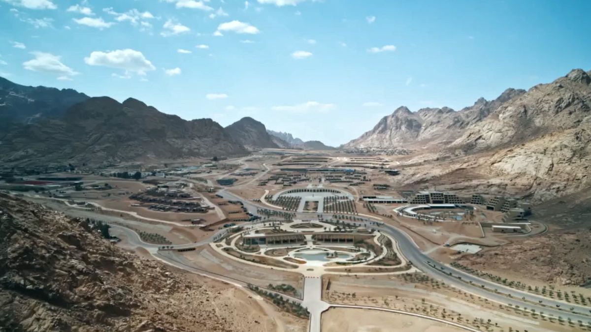 U stóp góry Synaj powstaje nowoczesne centrum turystyczno-konfe 