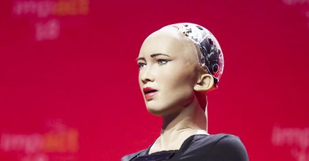COVID-19. Robot pomoże ludzkości? Niedługo ruszy masowa produkcja