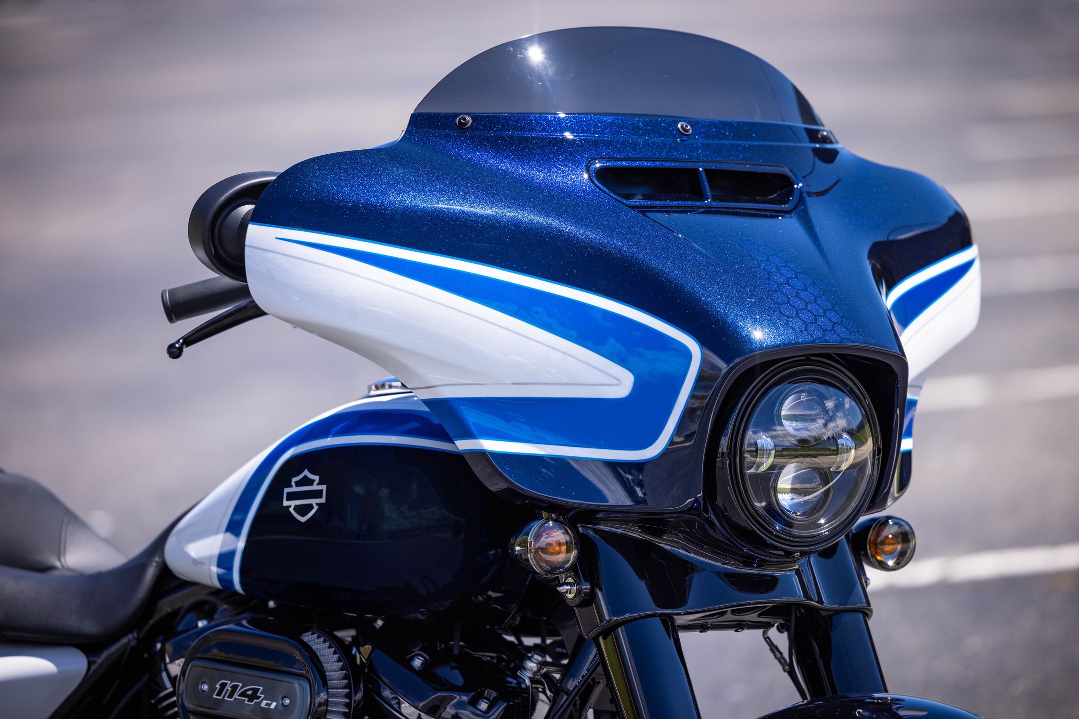 Harley-Davidson Street Glide Special z malowaniem Arctic Blast