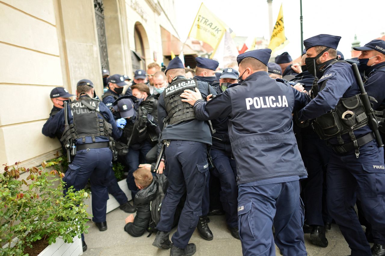 Warszawa. Protest przedsiębiorców. Użyto siły. Ostra ocena działań policji