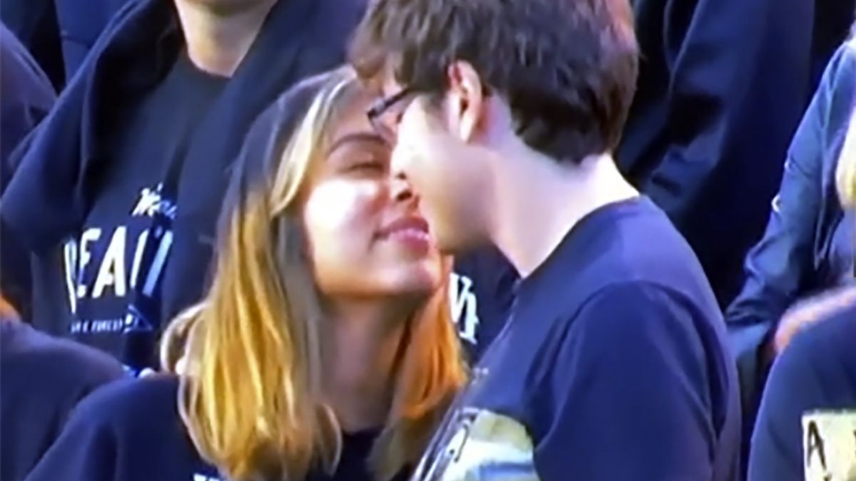 Chłopak odrzucił zaloty swojej dziewczyny