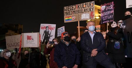 Koronawirus. Strajk Kobiet przyniesie więcej zakażeń? Jest prognoza