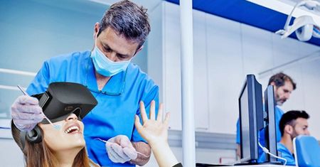 Proszę się położyć i założyć gogle VR, lekarz zaraz przyjdzie