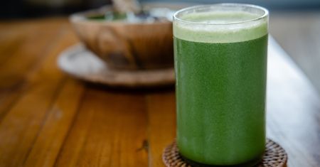 Dieta SIRT – zasady, efekty, przykładowe posiłki, przeciwwskazania