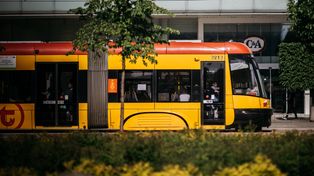 80 lat temu przywrócono ruch tramwajowy na ul. Półwiejskiej. Powinien zostać utrzymany do dziś?