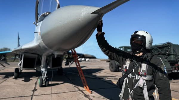 "Denfix" dla tle swojego samolotu MiG-29.