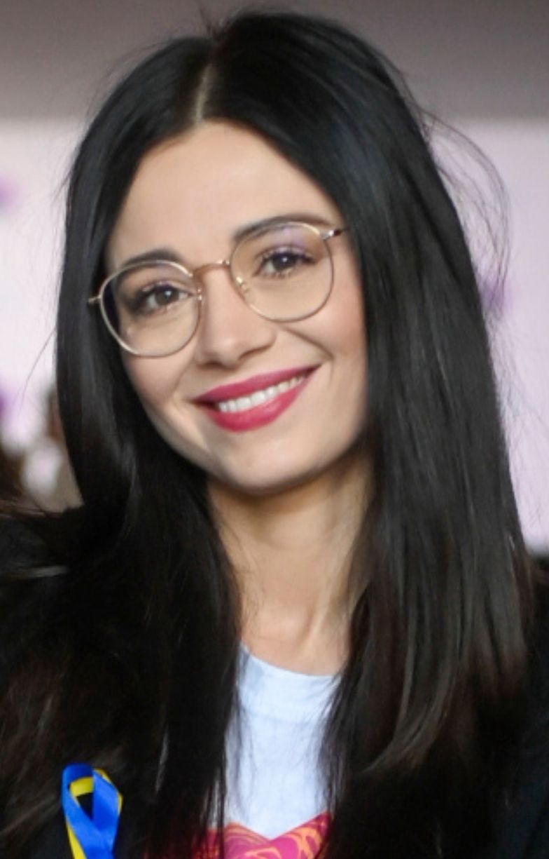 Adriana Kalska pozuje na prezentacji wiosennej ramówki TVN7