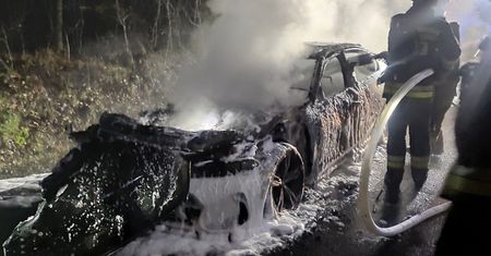 Tyle zostało po pożarze samochodu osobowego...