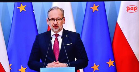 Luzowanie obostrzeń w Polsce. Kluby i dyskoteki wracają do życia, więcej osób w kościołach. Tak to będzie wyglądać