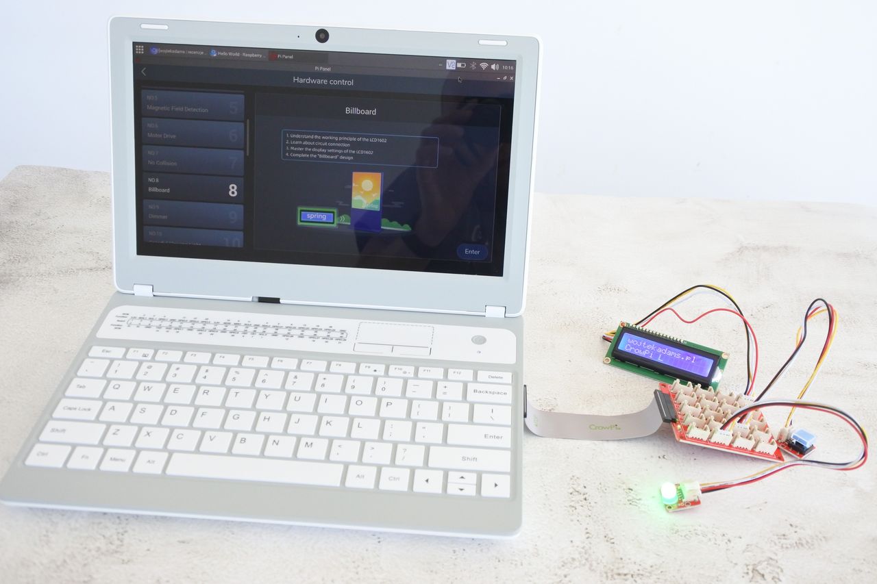 CrowPi L — Laptop Raspberry Pi do nauki programowania