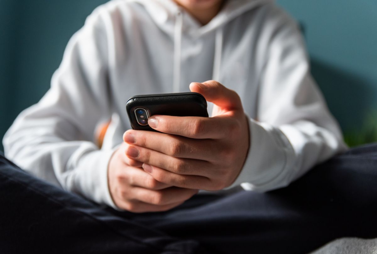 15-latek był uzależniony od smartfona