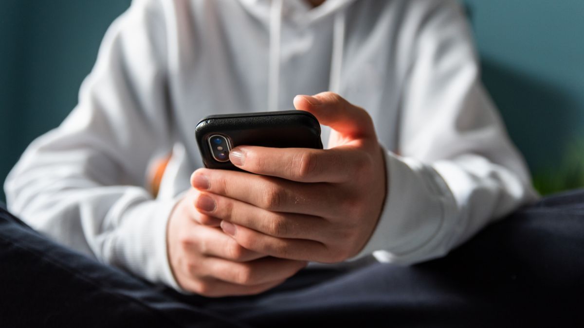 15-latek był uzależniony od smartfona