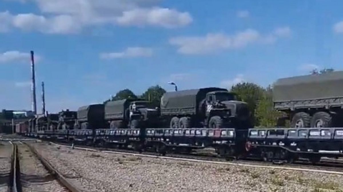 Rosjanie ściągają sprzęt wojskowy.