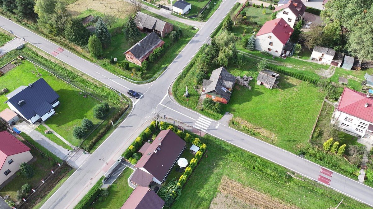 Działania dronem nad skrzyżowaniem