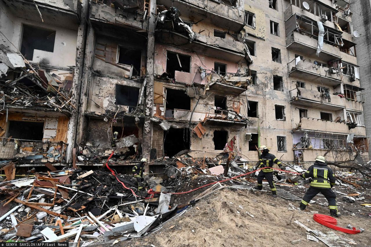 Rosja zbombardowała Czernichów. Rakieta uderzyła w budynek mieszkalny