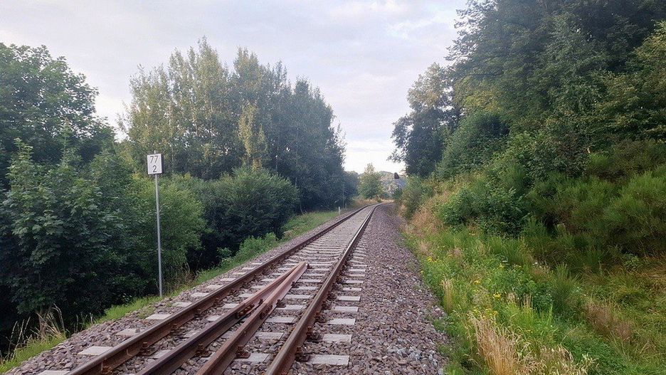 Los linii kolejowej do Bogatyni jeszcze nie przesądzony? PKP chce zrezygnować z budowy, ale projektuje dalej
