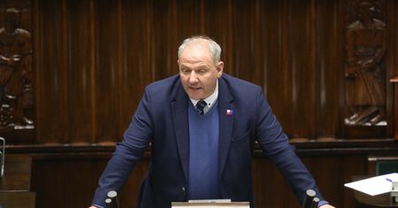 Koniec kontrowersyjnych wpisów? Protasiewicz przeprosił