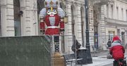 Łódź: Piotrkowska w świątecznym klimacie, lecz prace trwają