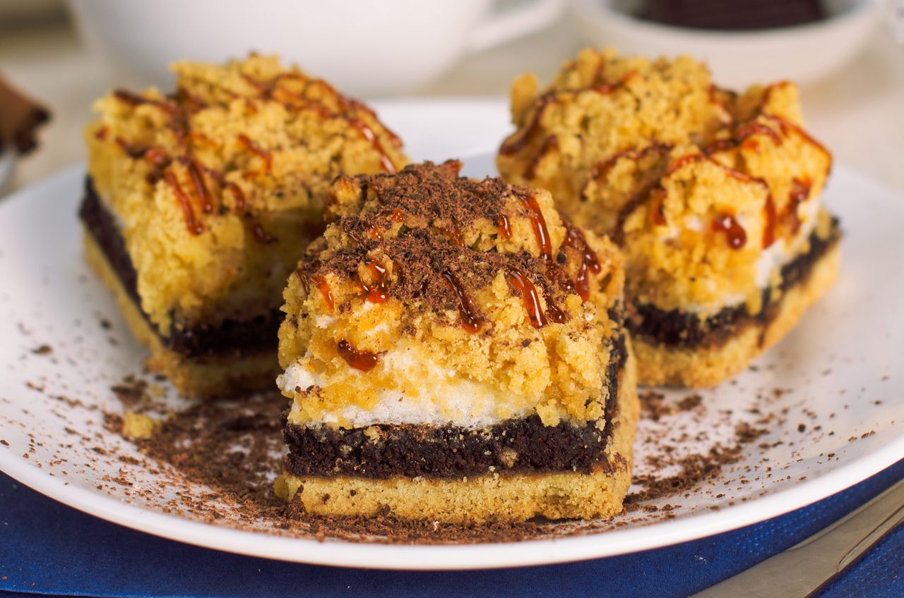 Ciasto pleśniak z kruszonką i pianką