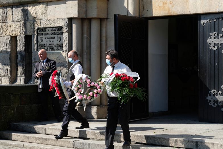 Matka 19-letniej Basi wyszła z kościoła. Dramat podczas ...