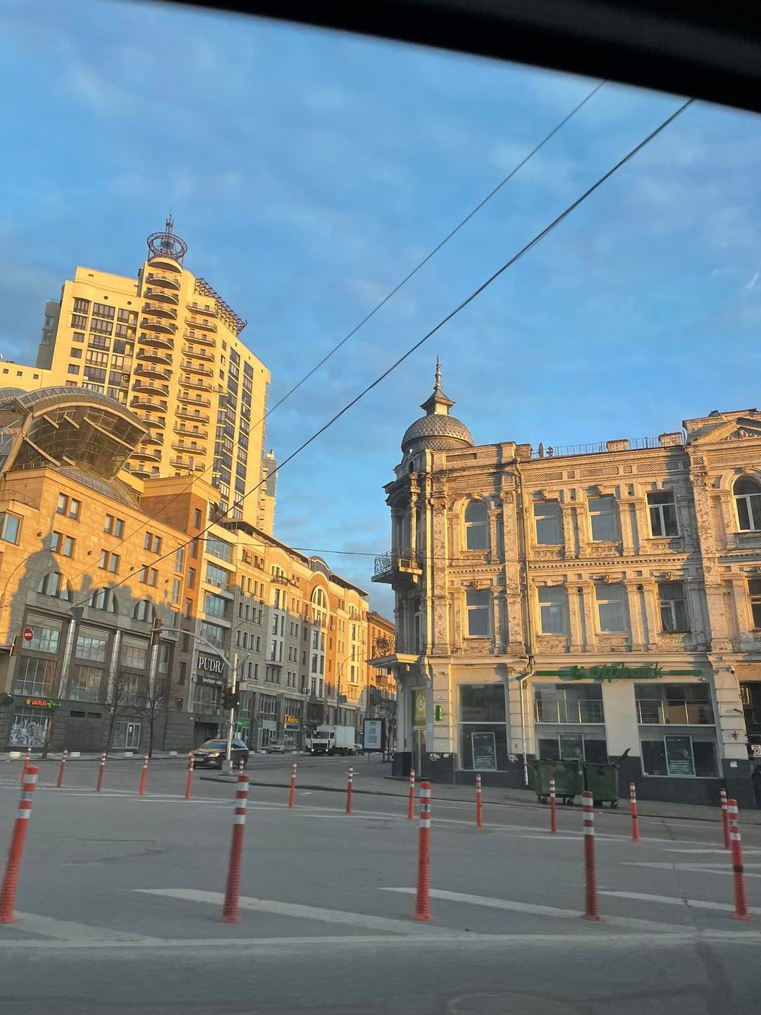 Opustoszałe ulice Kijowa