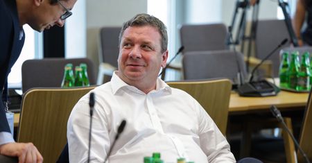 Michał Wójcik przyłapany w centrum miasta. "Zdarza się, że korzystam"