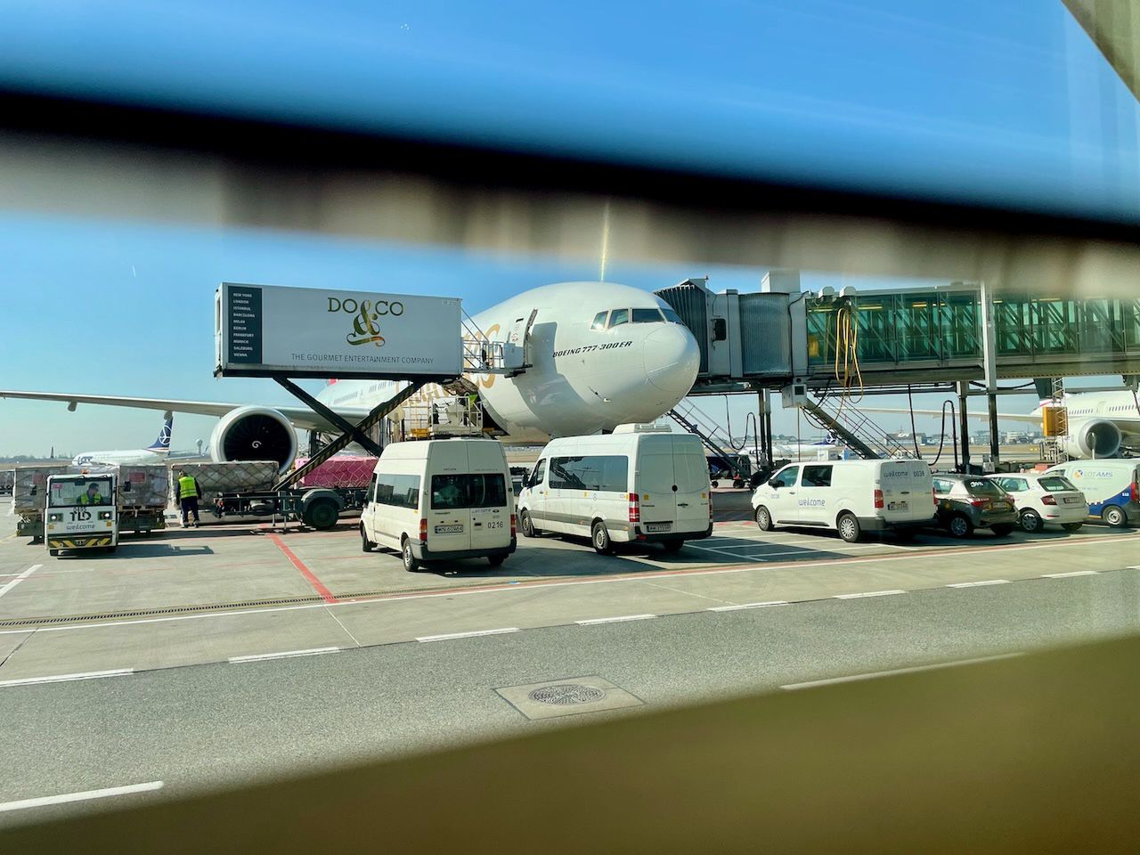 Boeing 777-300ER E6-ENK