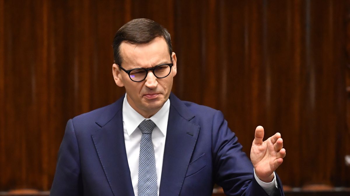 Warszawa, 22.07.2022. Premier Mateusz Morawiecki na sali obrad Sejmu w Warszawie w trzecim dniu posiedzenia, 22 bm. Sejm zajmuje się m.in. rządowym projektem ustawy o dodatku węglowym. (jm) PAP/Radek Pietruszka