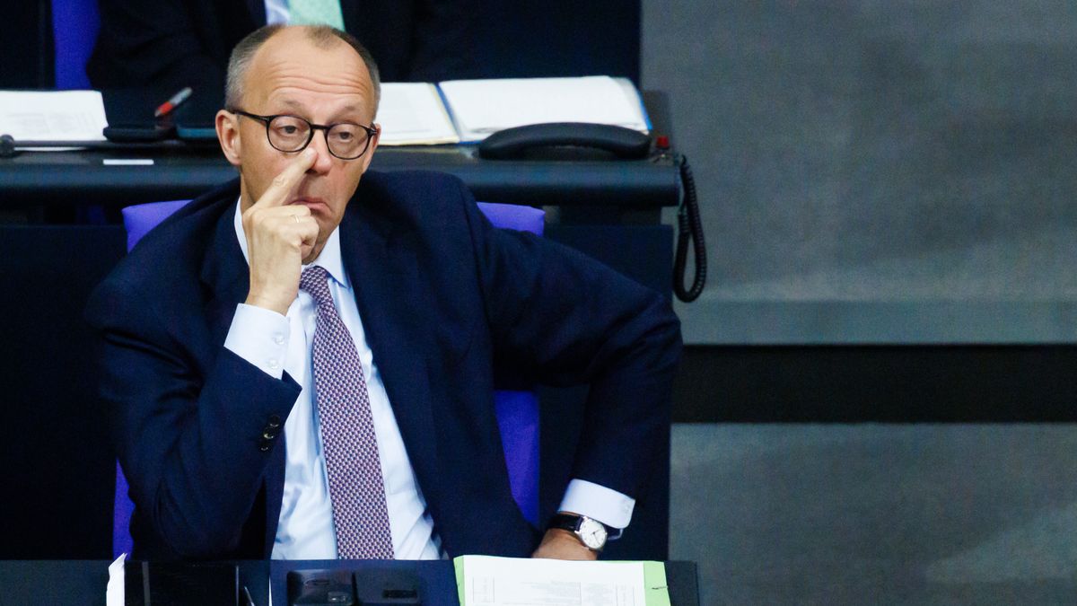 German Chancellor Friedrich Merz looks on during a session of the German parliament, the Bundestag, in Berlin, Germany, 16 October 2025. EPA/CLEMENS BILAN Dostawca: PAP/EPA.