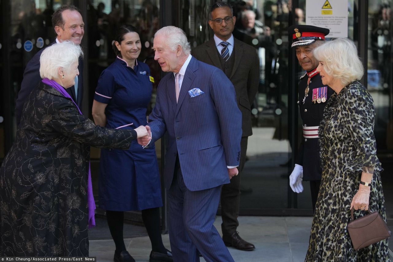 The king visited cancer patients.