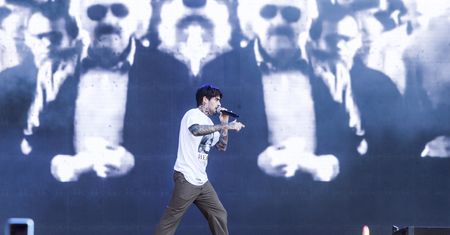 Quebonafide żegna się z muzyką. Spektakularny finał kariery czy artystyczny performance?