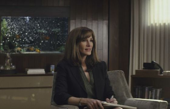 Julia Roberts w serialu "Homecoming". Wita żołnierzy powracających do domu