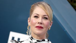 Christina Applegate latami żyła z błędną diagnozą. Przyjaciele coraz bardziej martwią się o jej stan: "JEST ZAŁAMANA. Nie radzi sobie z tym"