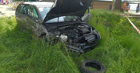 Chwile grozy pod  McDonald's. Taranował wszystko na swojej drodze