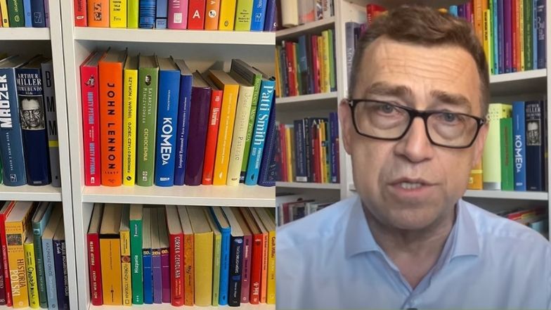 Maciej Orłoś pochwalił się tęczową biblioteczką
