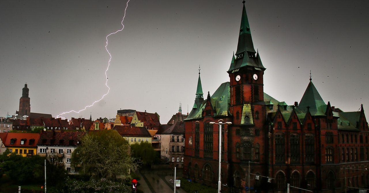 Woj. dolnośląskie: Ostrzeżenie IMGW. Będzie upalnie i burzowo