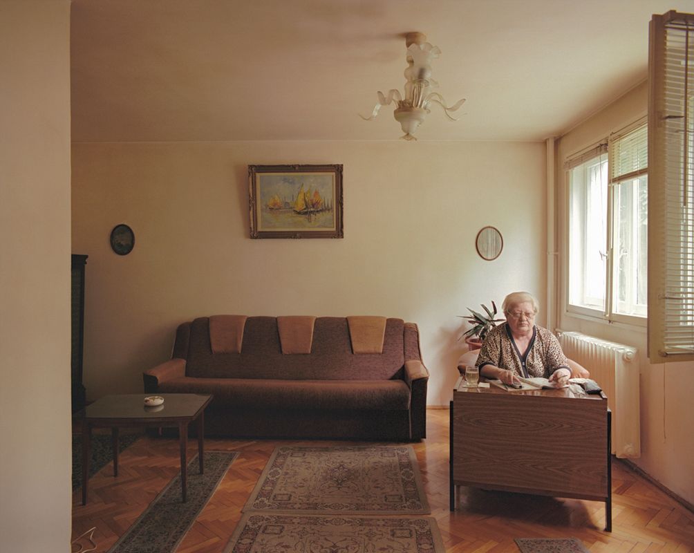 10 pięter i 10 różnych żyć w projekcie rumuńskiego fotografa Bogdana Girbovana 10