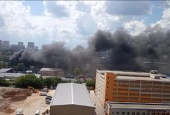 Potężny pożar pod Moskwą. Pali się fabryka czy punkt skupu złomu?