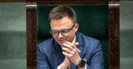 Szybująca popularność Hołowni. "Skazany na powtórkę startu w wyborach"