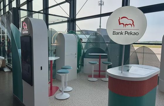 Bank Pekao ze specjalnymi strefami na lotniskach, do wygrania vouchery turystyczne