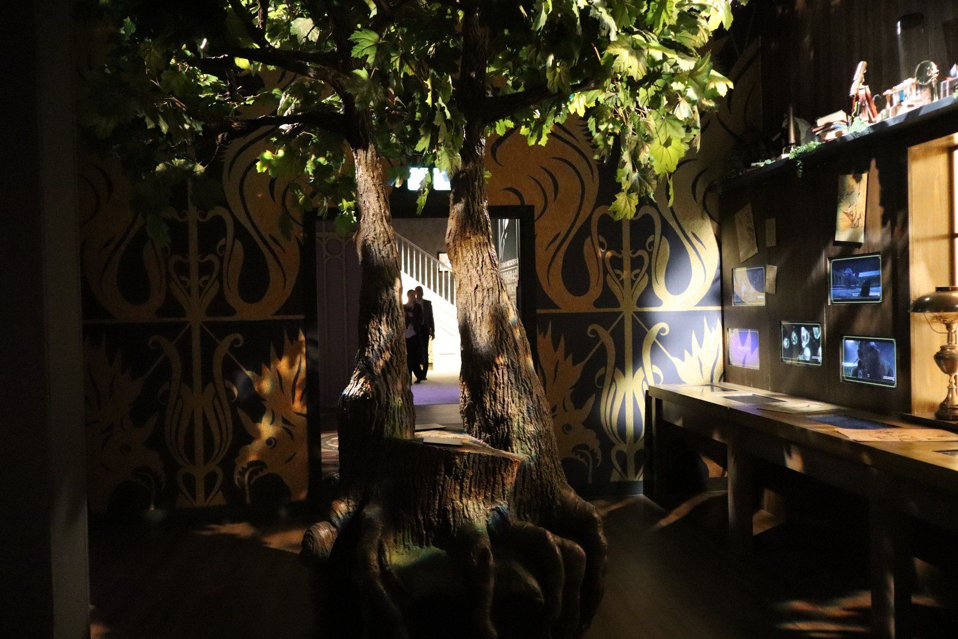 Wystawa &#34;Harry Potter: The Exhibition&#34; w Alvernia PlanetDla fanów magii – wyjątkowa wystawa poświęcona Harry’emu Potterowi zapewni nutę czarodziejskiej przygody. Wystawa znajduje się w Alvernia Planet pod Alwernią, czyli kosmicznym miasteczku przy autostradzie A4. Tu deszcz jest niestraszny. 