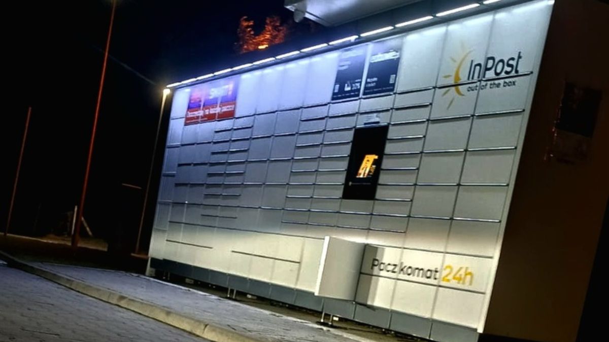 Próbowali włamać się do paczkomatu.