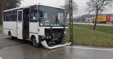 Autobus rozbity. W środku były dzieci