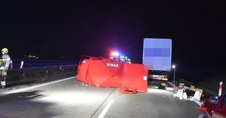Tragedia na A4. Wjechał w tył zepsutego tira. Zginął pasażer
