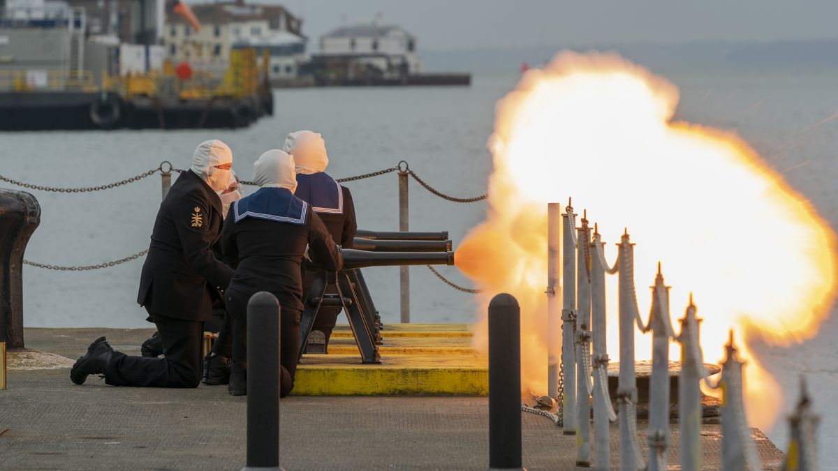 Zdjęcie dnia. Marynarze oddają hołd Jego Królewskiej Mości Księciu Filipowi 1