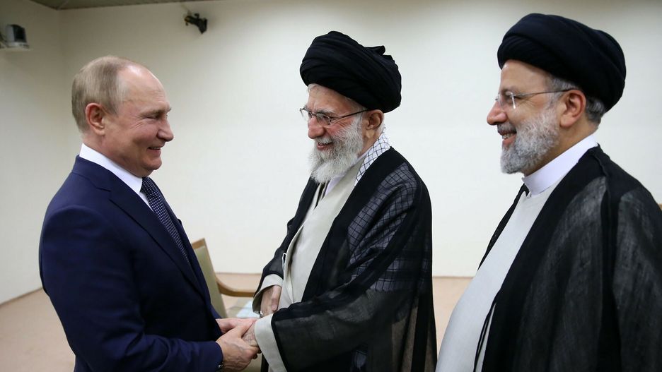 Władimir Putin,  najwyższy przywódca duchowy Iranu ajatollah Ali Chamenei i prezydent Iranu Ebrahim Raisi